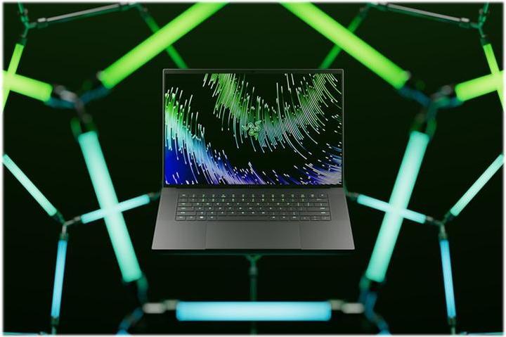 Actual product image Razer Blade 16 i9-13950HX 16GB/1TB SSD 16" QHD 240Hz RTX4070 W11 (Intel Core i9-13950HX, 16 GB, 1000 GB, GeForce RTX 4070)