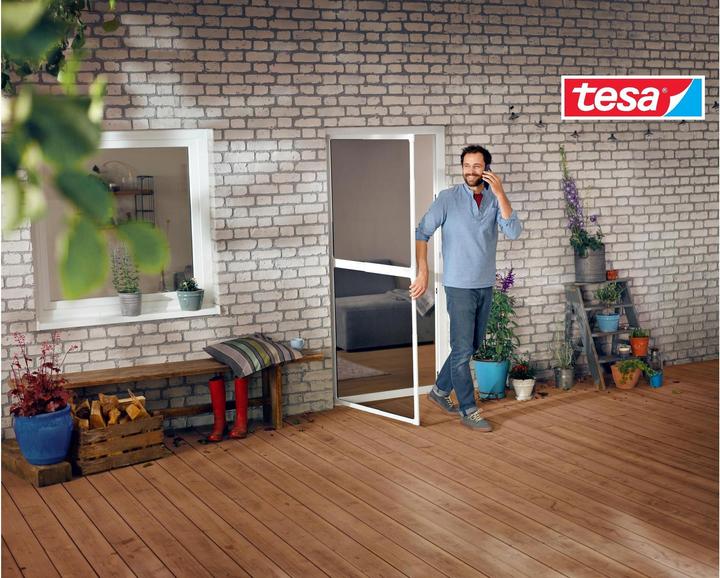 Produktbild tesa FALT Insektenschutz für Türen, grössenverstellbarer Alu-Rahmen, faltbar (100 x 220 cm)