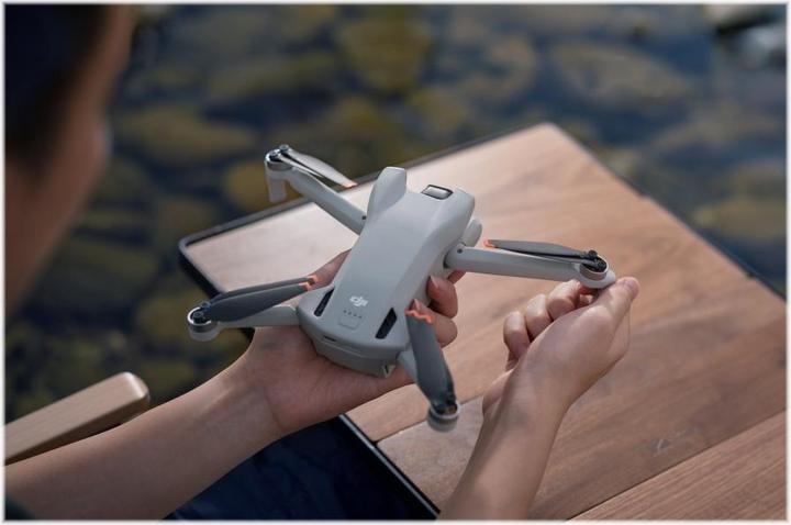 Image du produit DJI Mini 3 y compris Fly More Combo (38 min, 248 g, 12 Mpx)