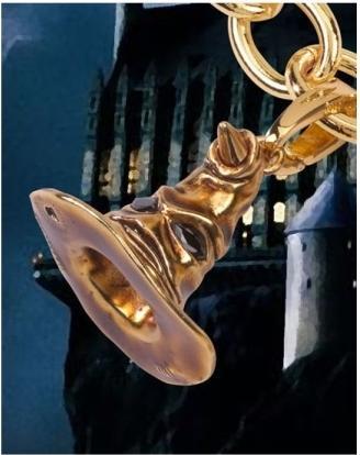 Actual product image Noble Collection Harry Potter bracelet avec pendentifs plaqué or Lumos Gryffindor (20 cm)