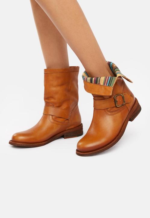 Actual product image Felmini GREDO 7176, the timeless and best-selling biker boot from, is made from soft leather. (37)