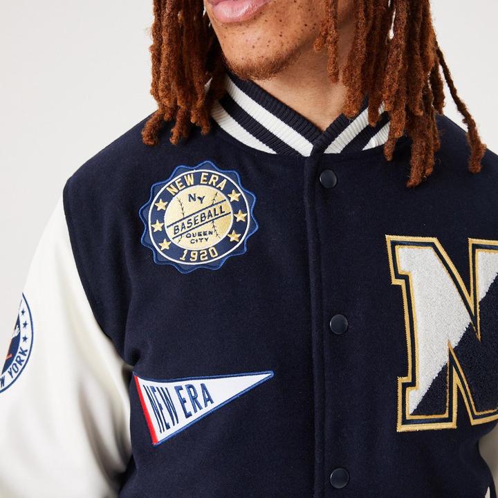 Produktbild New Era Varsity College Jacke - Heritage All Over Patch - XX (XXL)