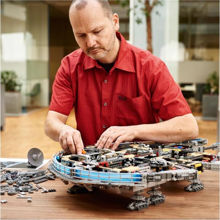 Image du produit LEGO Millennium Falcon (75192, LEGO Star Wars, LEGO difficiles à trouver)