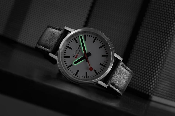 Image du produit Mondaine MST.4101B.LBV Stop2go Horloge - Horloge de gare - Saffierglas - Staal/Kunstleer - Zilver/Zwart - 41 (41 mm)
