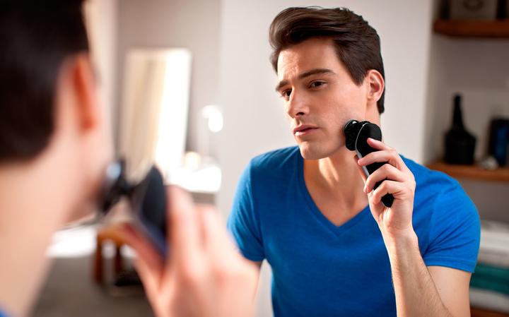 Actual product image Philips S9711 Shaver incl. beard styler & cleaning station Pro