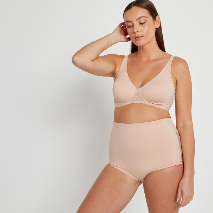 Image du produit La Redoute Collections Soutien-gorge minimiseur en microfibre et dentelle (105 C)