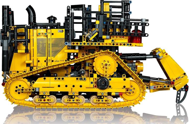 Actual product image LEGO Cat D11 Bulldozer (42131, LEGO Technic)