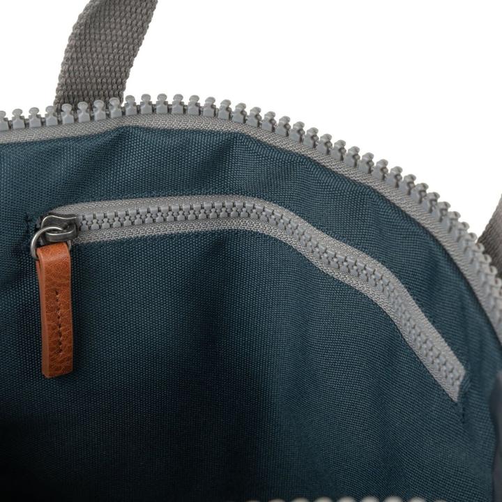 Produktbild Roka London Finchley A Sustainable Smoke 12-15 recycled bottles Large (15 l)