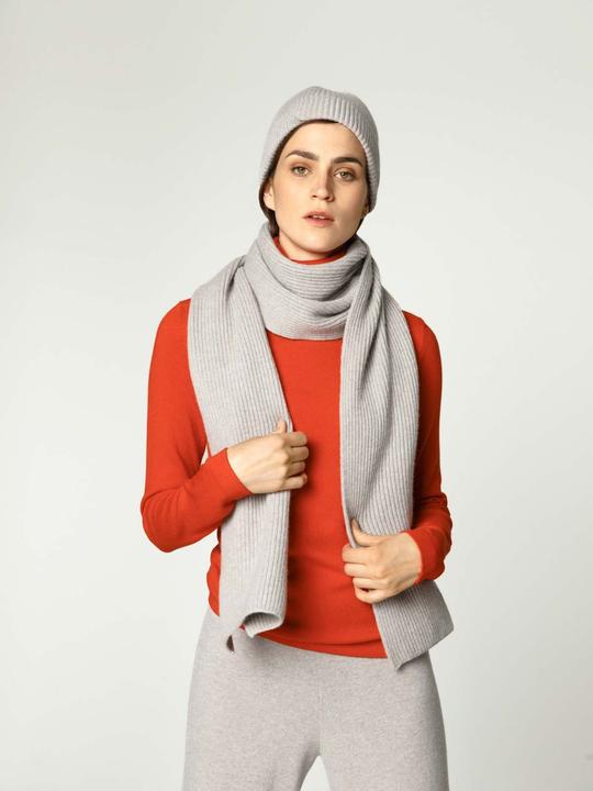 Actual product image Furnari Knitted 100% cashmere scarf in drift shade