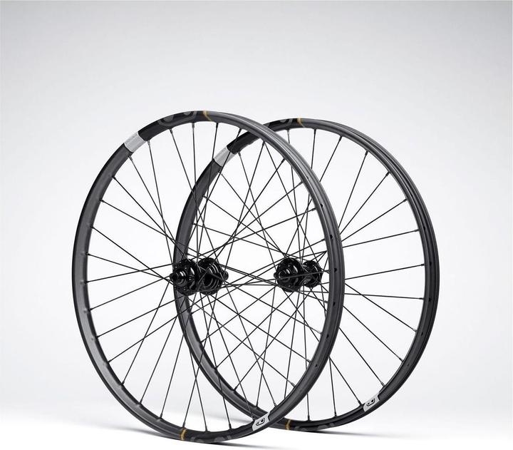 Produktbild Crankbrothers Synthesis Carbon DH11 I9 Hydra Tubeless Ready Laufradsatz, 27.5", ISO 110x20/157x12mm (Laufradsatz, 27.5")