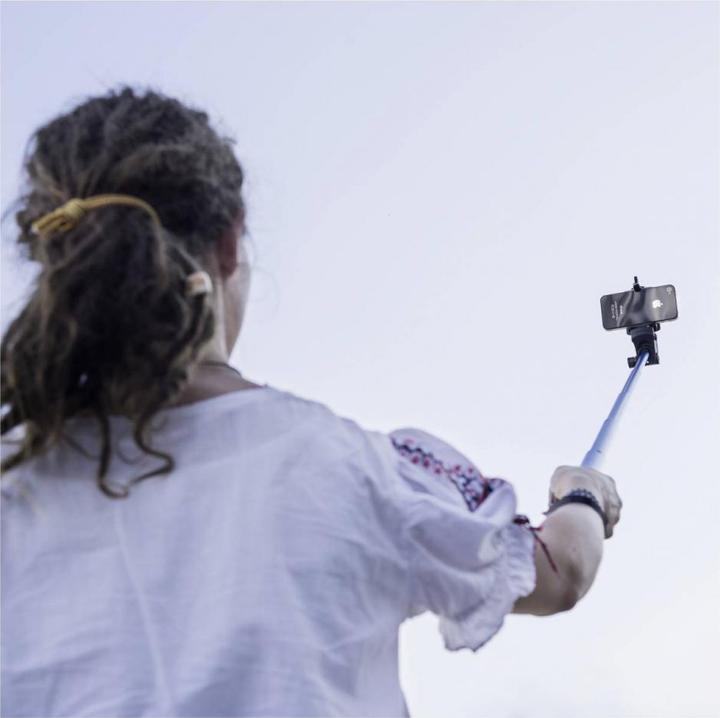 Produktbild mantona Handstativ Selfy schwarz für GoPro (Hero 6, Hero 7, hero 5, Hero 3)