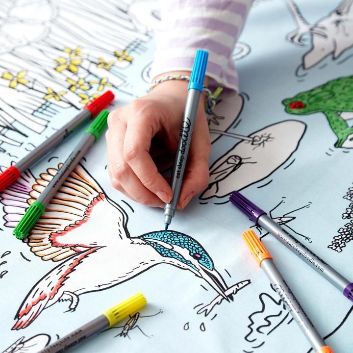 Image du produit Eat Sleep Doodle Nappe de table enfant - La vie de l'étang (130 x 85 cm)