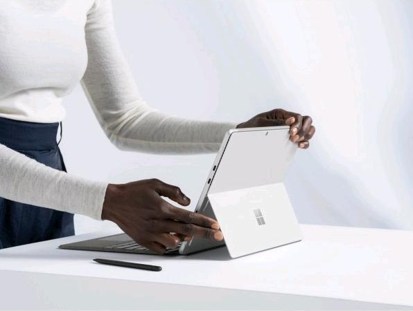 Produktbild Microsoft Surface Pro 8 (13", Intel Core i7-1185G7, 16 GB, 1000 GB, Ohne Tastaturlayout)