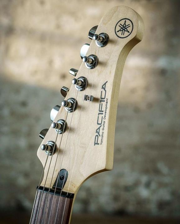 Actual product image Yamaha PAC112J 6-string Electric Guitar Black (Electric guitar)