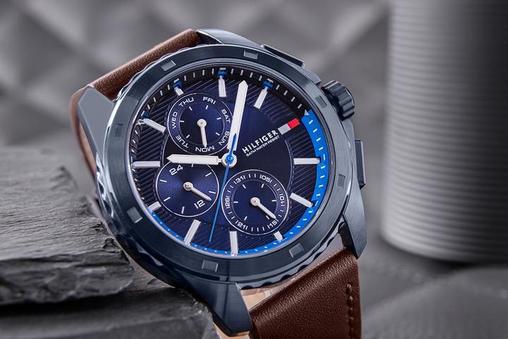 Image du produit Tommy Hilfiger Walker Herrenuhr 1710632 + BOX (44 mm)