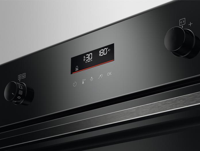 Actual product image AEG BPK556260B 6000 SteamBake® / Steam oven Oven with moisture additive / Pyrolytic Self