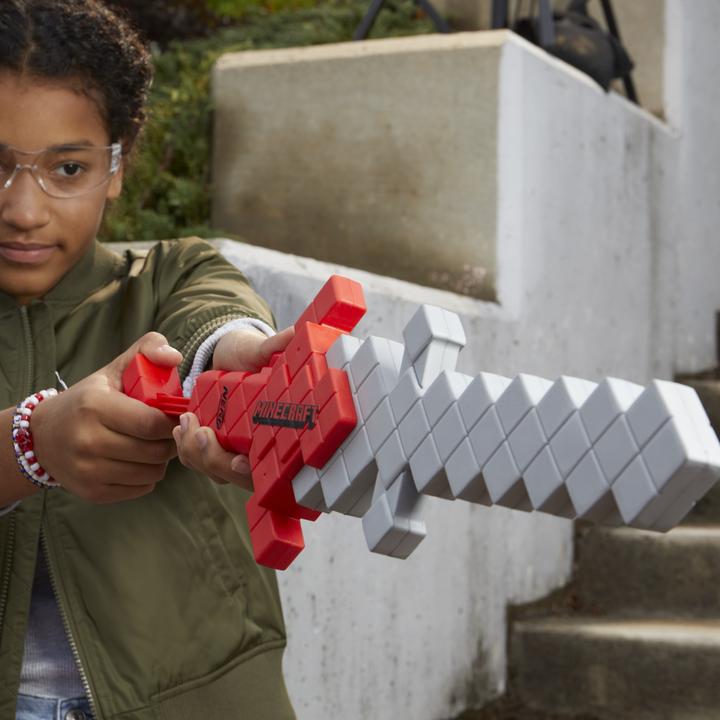Immagine prodotto Nerf Spada rubacuori Minecraft, 4 dardi in schiuma Elite, lama morbida, lanciadardi