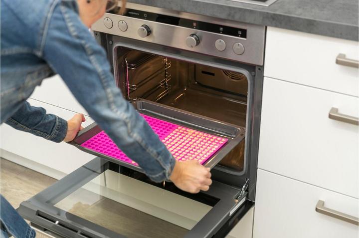 Actual product image Trixie Baking Mat with Hearts, Silicone, 38 × 28 cm, Pink (Snack bag dog)