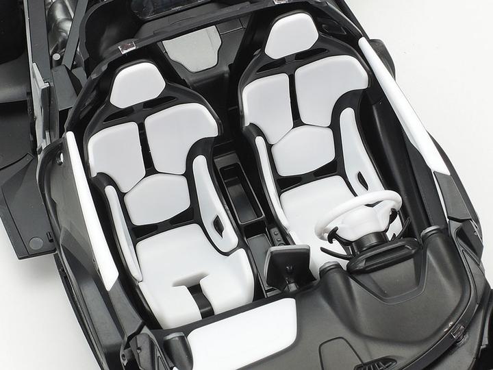 Actual product image Tamiya 1/24 McLaren Senna