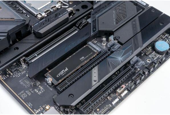 Immagine prodotto Crucial T705 (2000 GB, M.2 2280)