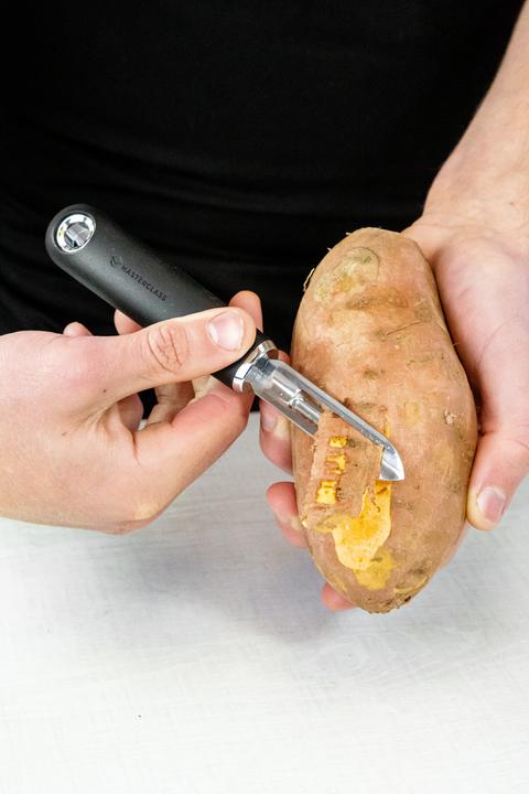 Produktbild Master Class Soft-Grip Stainless Steel Fixed Head Peeler, Carded