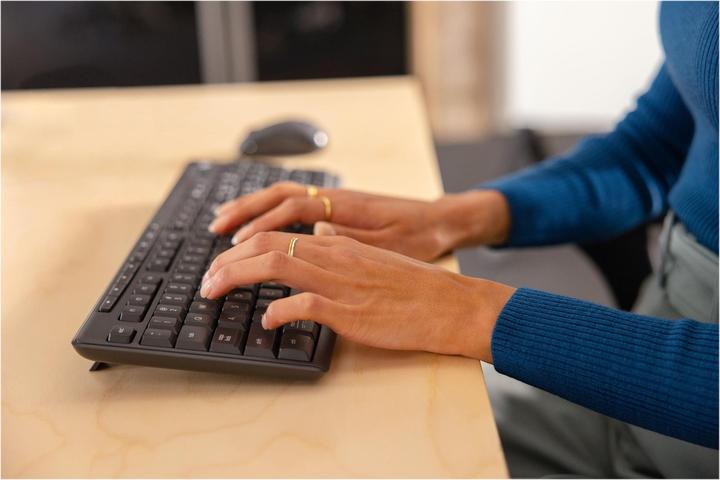 Actual product image Logitech MK370 Combo (Eng. Int., Cable)