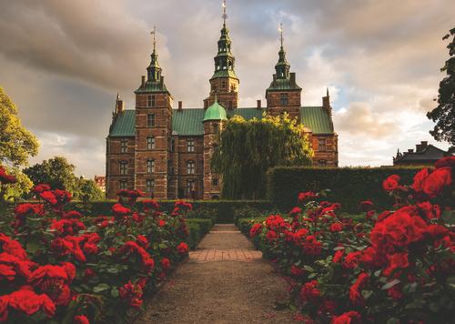 Actual product image Ravensburger - Rosenborg Castle Denmark - 1000p (12001336) (1000 pieces)