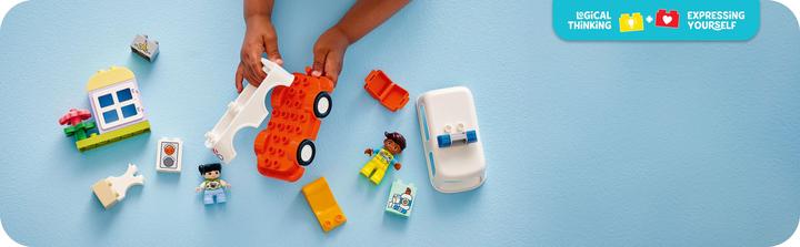 Actual product image LEGO Rettungswagen mit Fahrer (10447)