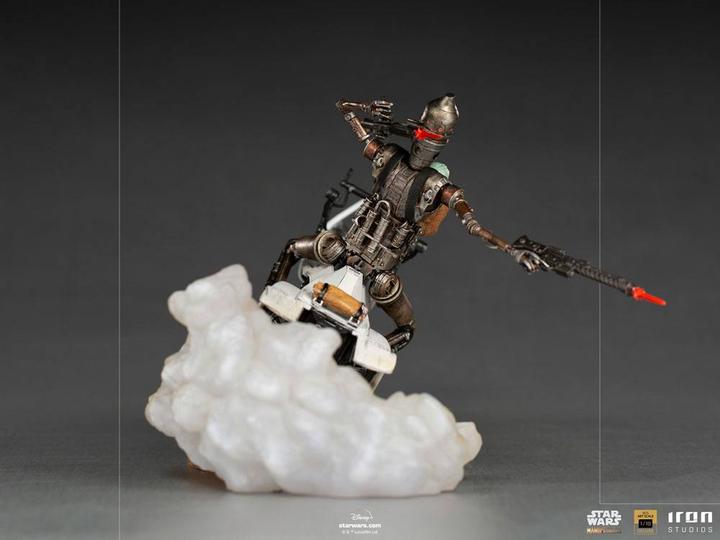 Actual product image Iron Studios Star Wars The Mandalorian statuette 1/10 Deluxe Art Scale IG-11 & The Child 20 cm
