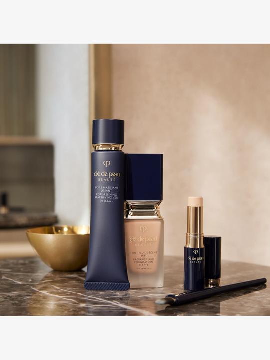 Actual product image Clé De Peau Radiant Fluid Foundation Matte I10 (I10 - Very Light Ivory)