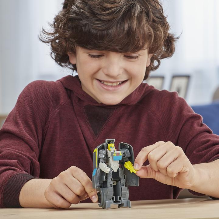 Actual product image Hasbro Transformers Cyberverse 1 Step Shadow Bumblebee