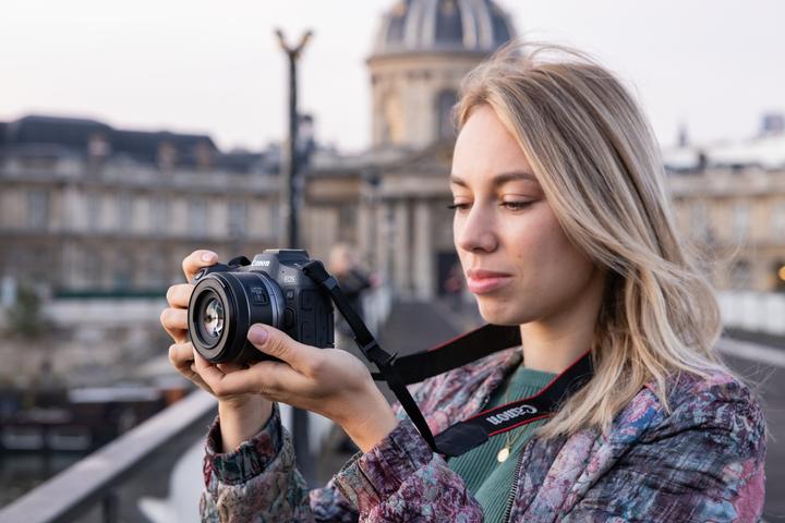 Image du produit Canon EOS R8 Kit - (EU) (24 - 50 mm, 24.20 Mpx, Plein format)