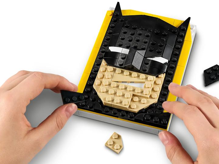 Actual product image LEGO Brick Sketches - Batman (40386)