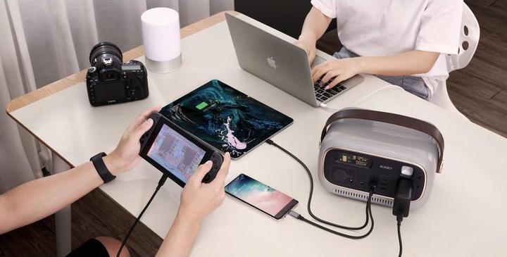 Actual product image Aukey PowerStudio 300 (297 Wh, 3.60 kg)