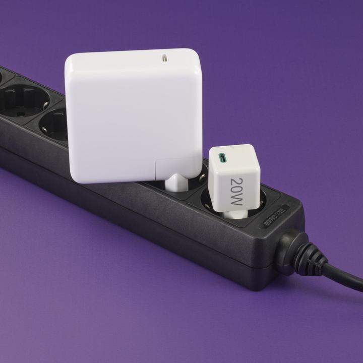Actual product image Hama Fast charger, USB-C, PD/Qualcomm®, super mini charger, 20 W, white (20 W)
