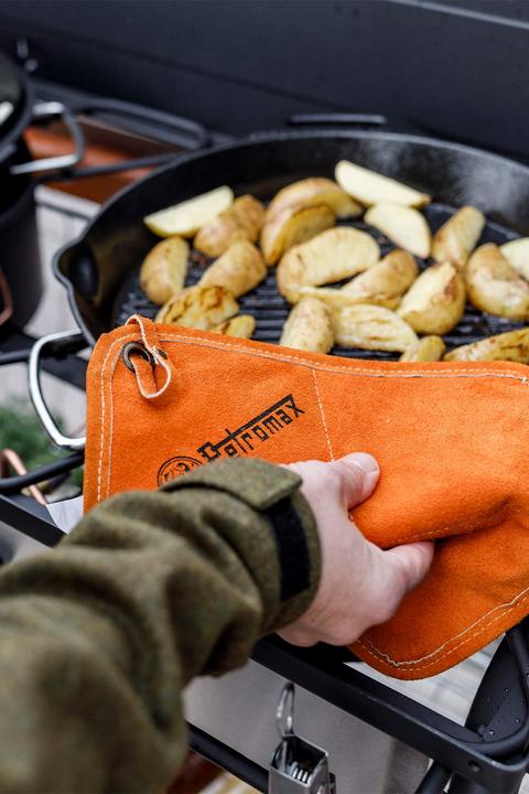 Actual product image Petromax Aramid Pro 300 pot holder (2 pieces) (rauleder, 100% aramid (polyamide), 100% polyester, contains non-textile components of animal origin)