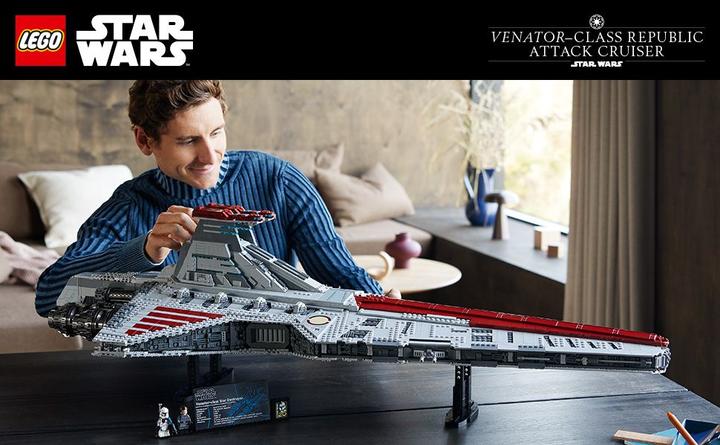 Actual product image LEGO UCS Venator-class Republic Attack Cruiser (75367, LEGO Star Wars, LEGO Rare Sets)