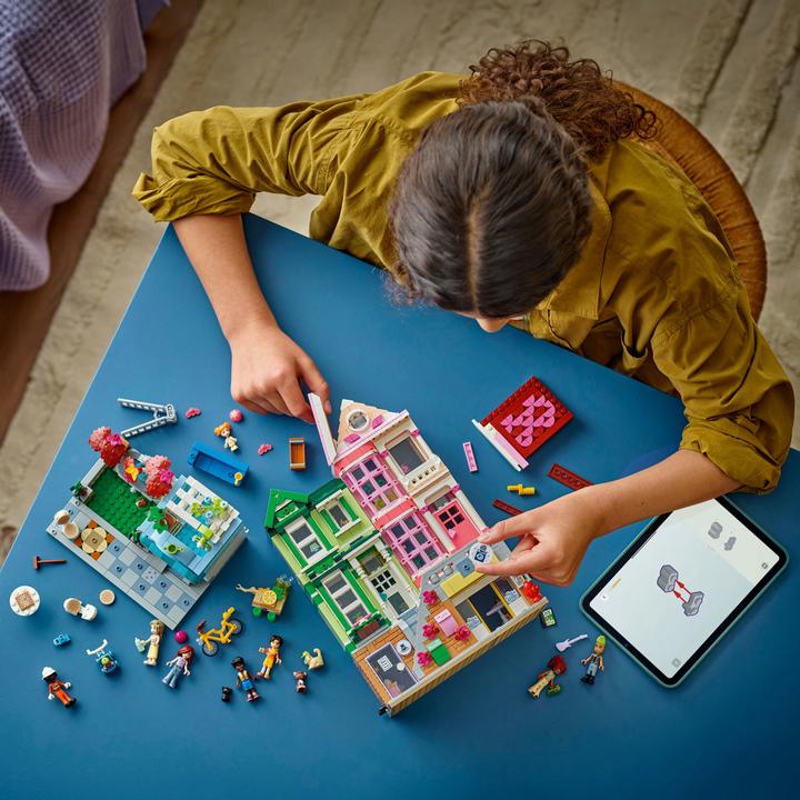 Produktbild LEGO Heartlake City Wohn- und Einkaufsstrasse (42670, LEGO Friends)