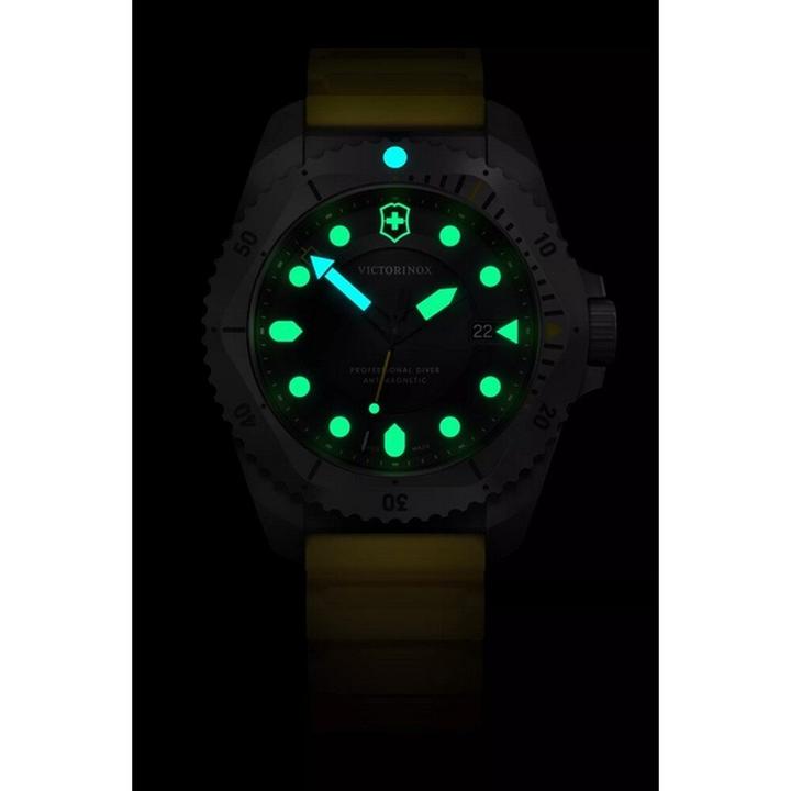 Actual product image Victorinox Dive Pro Quartz (Diving watch, 43 mm)