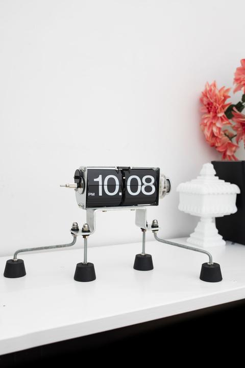 Actual product image Kikkerland Flip Clock