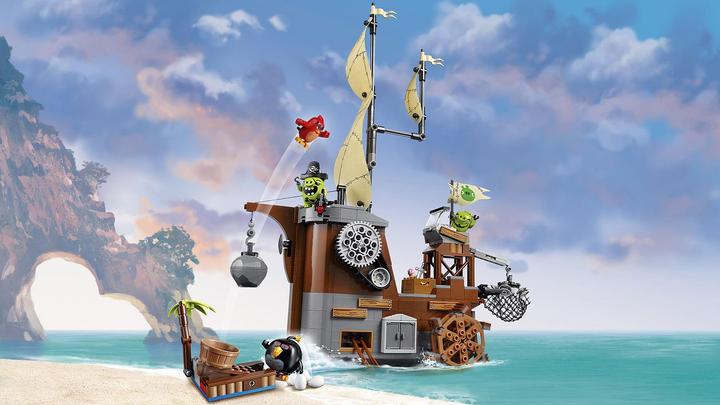 Actual product image LEGO Angry Birds Piggy Pirate Ship (75825)