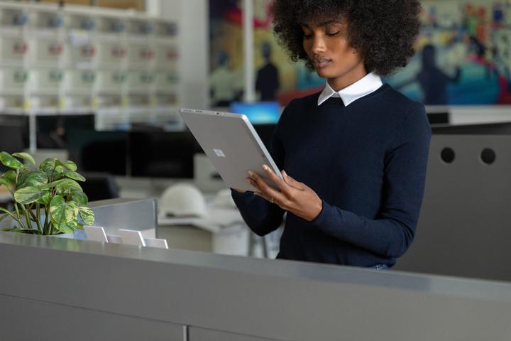 Produktbild Microsoft Surface Go 2 (4G, 10.50", 128 GB, Platin)