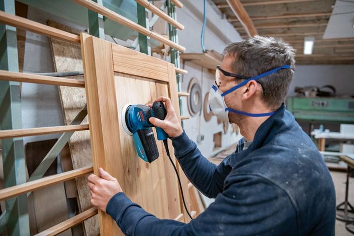 Immagine prodotto Bosch Professional Levigatrice rotorbitale GEX 125-1 AE, con 3 fogli abrasivi C470, in valigetta (Levigatrici rotorbitali, 250 W)