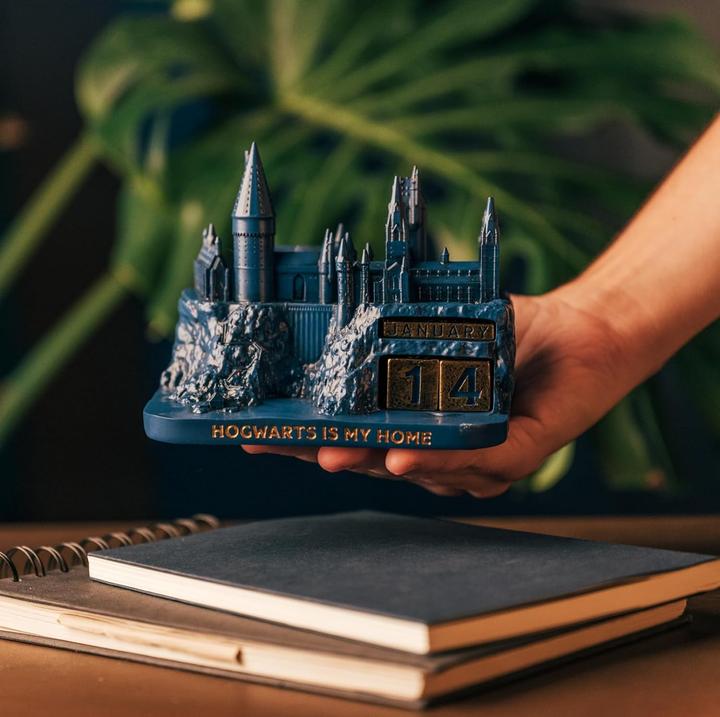 Produktbild NoName HARRY POTTER - Calendrier Perpétuel 3D en Résine - '9x10x14cm' (Harter Einband)