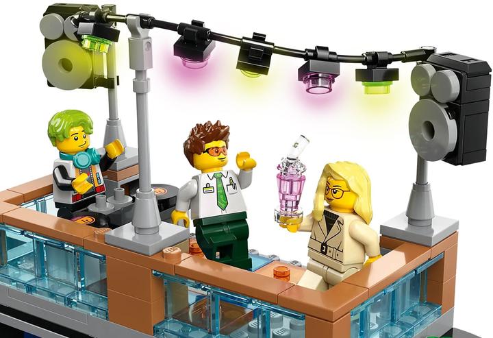 Actual product image LEGO City centre (60380, LEGO City)