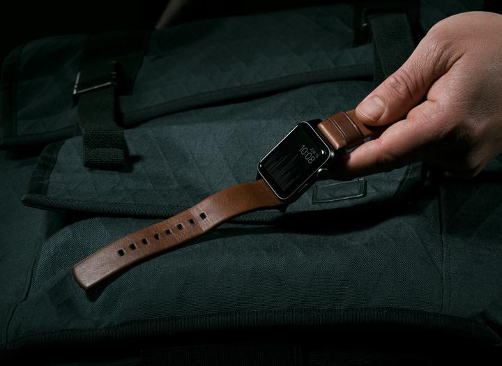 Produktbild Nomad Modern Connector Strap (44 mm, Edelstahl, Leder)