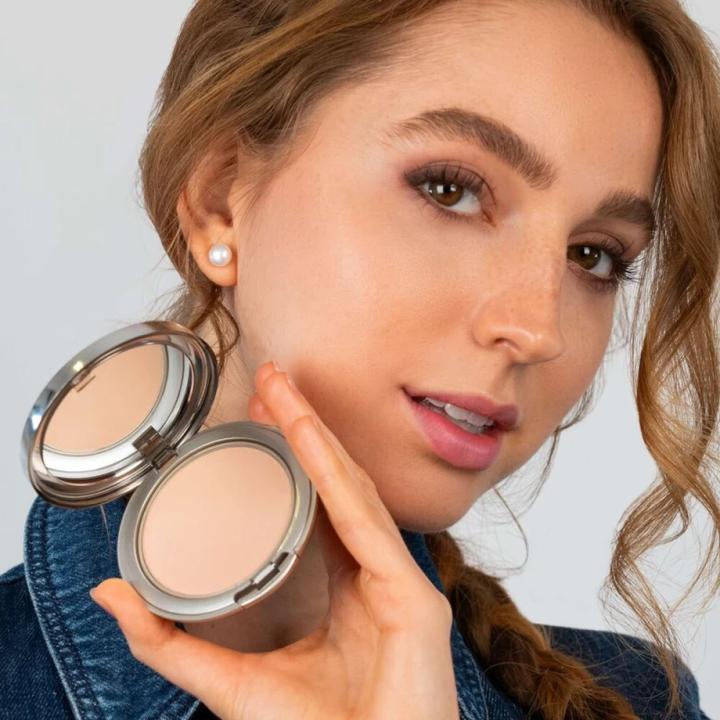 Actual product image Artdeco Hydra Mineral (60 light beige)