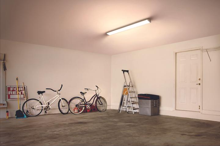 Immagine prodotto Philips Luminaire Aqualine (2350 lm)