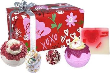 Produktbild Bomb Cosmetics XOXO bath gift set