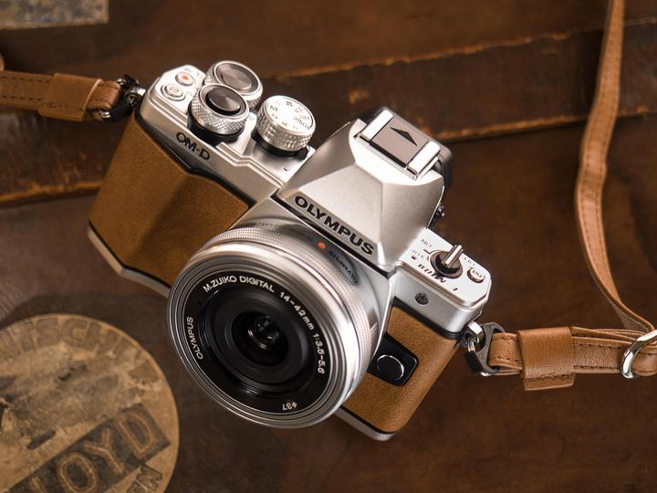 Actual product image Olympus OM-D E-M10 II 14-42mm Kit Limited Edition (16.10 Mpx, Micro Four Thirds)